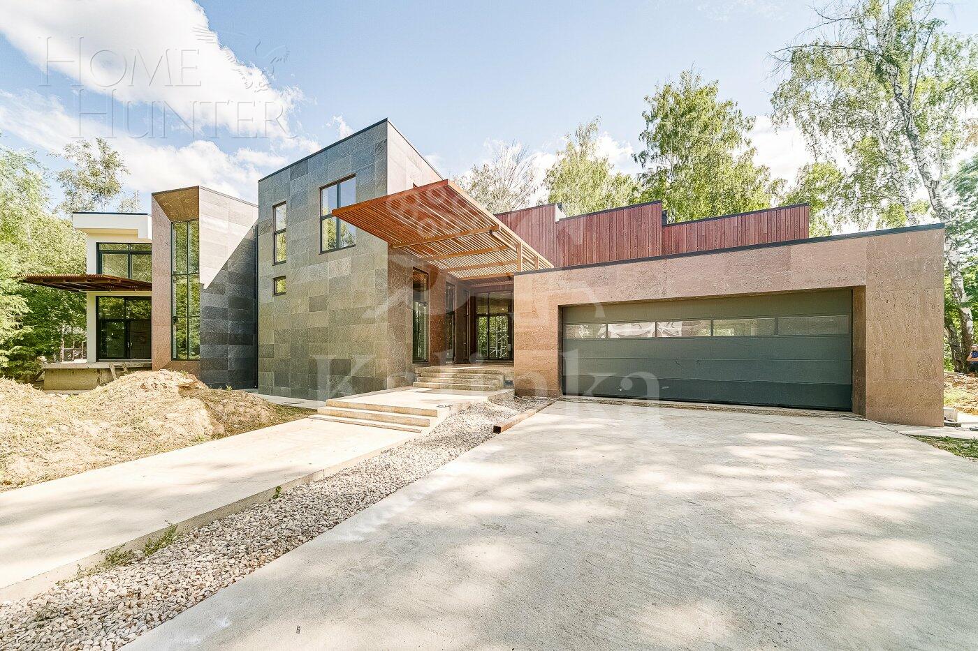 2-этажный коттедж 1 400 м² без отделки