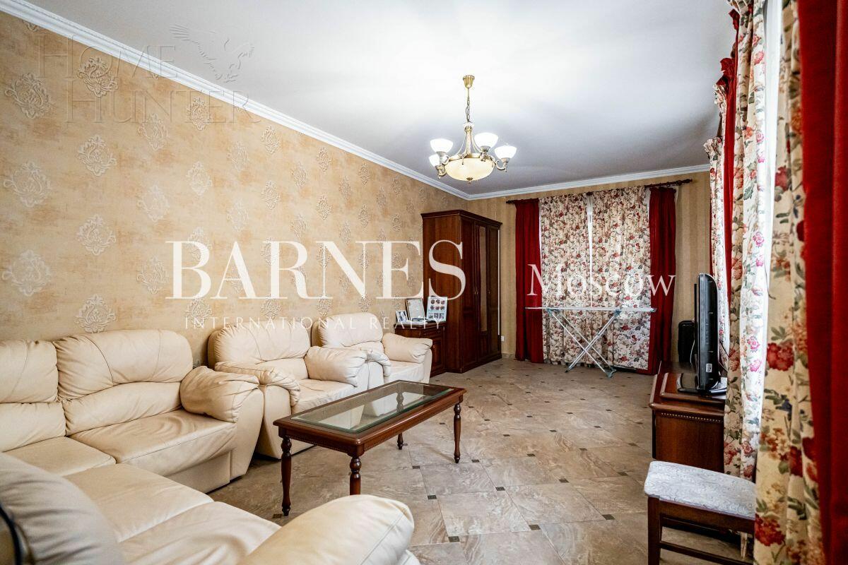 3-этажный коттедж 1 200 м² без отделки