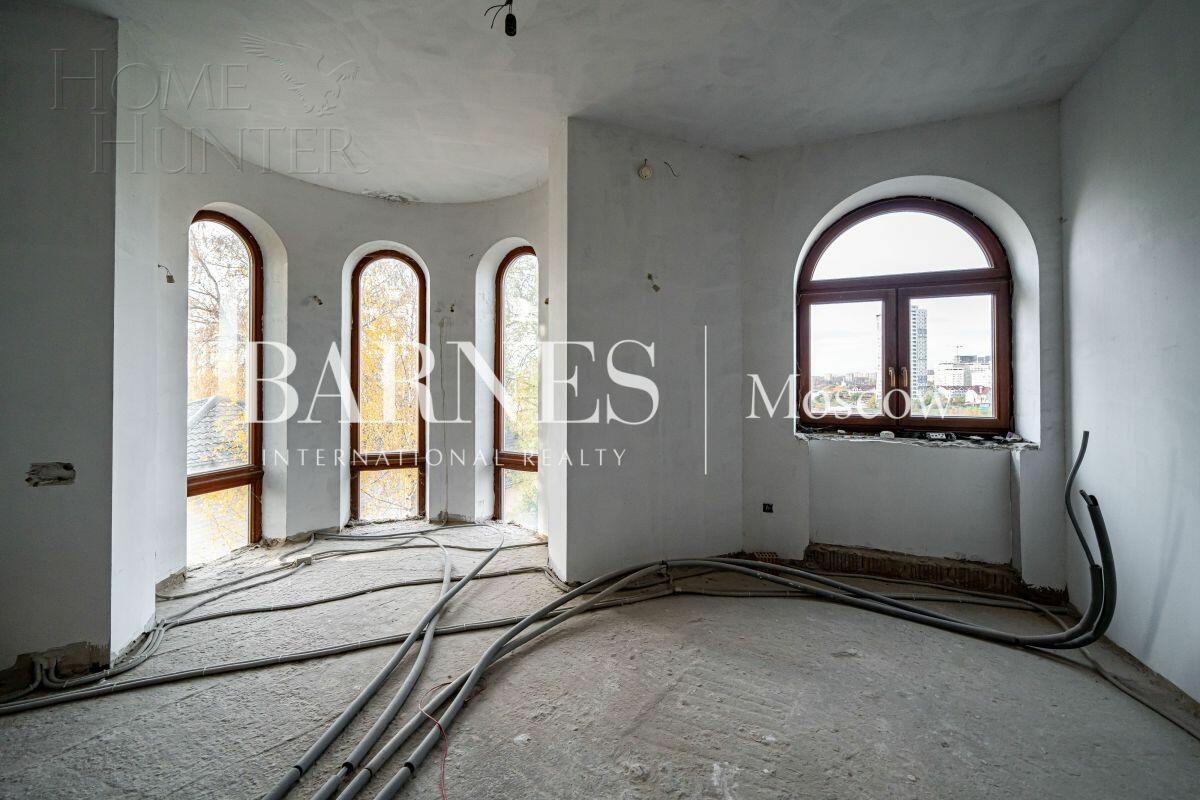 3-этажный коттедж 1 200 м² без отделки