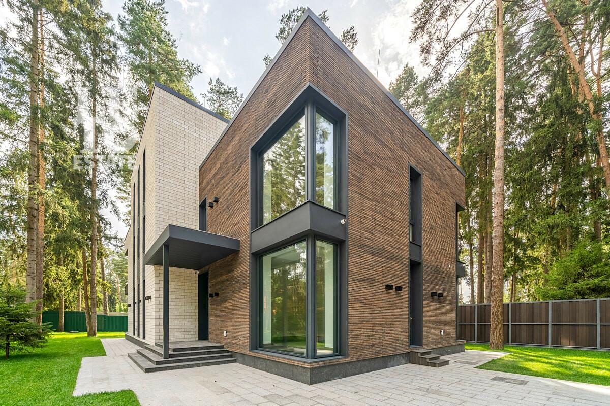 3-этажный коттедж 380 м² с отделкой