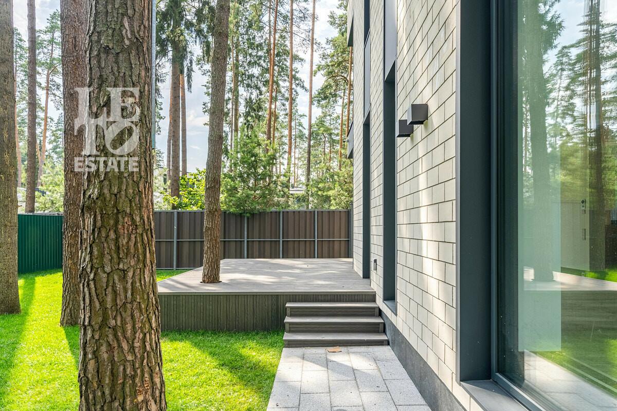 3-этажный коттедж 380 м² с отделкой