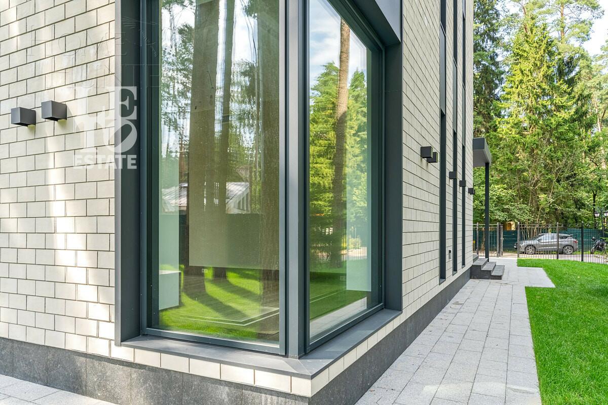 3-этажный коттедж 380 м² с отделкой