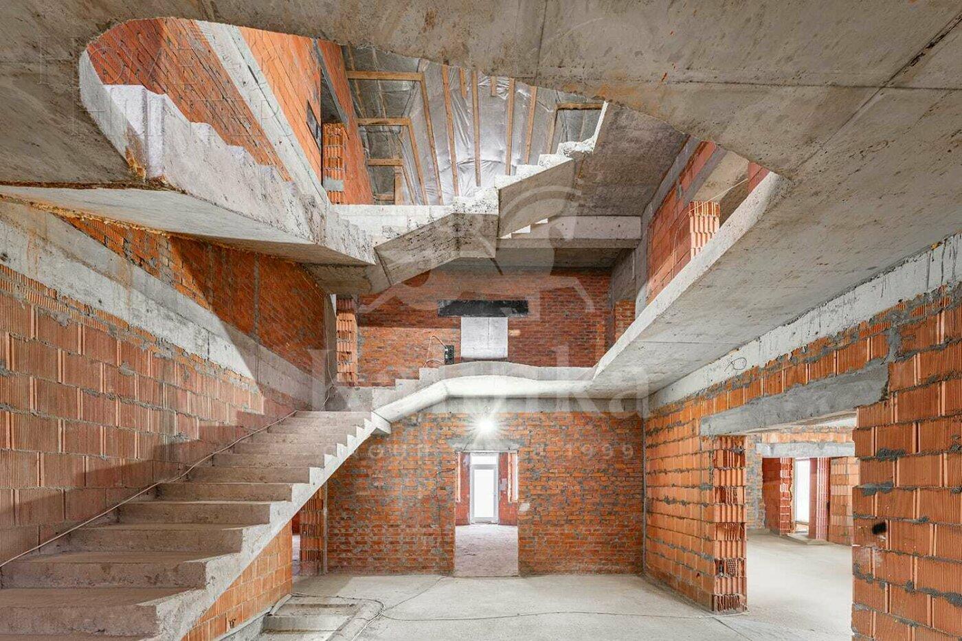 2-этажный коттедж 860 м² без отделки