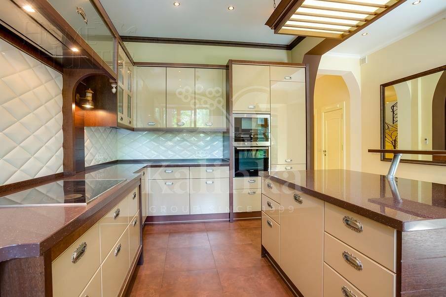 3-этажный коттедж 500 м² с отделкой