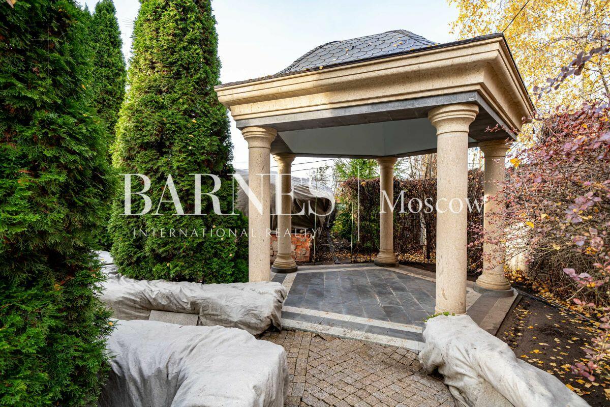 3-этажный коттедж 1 200 м² без отделки