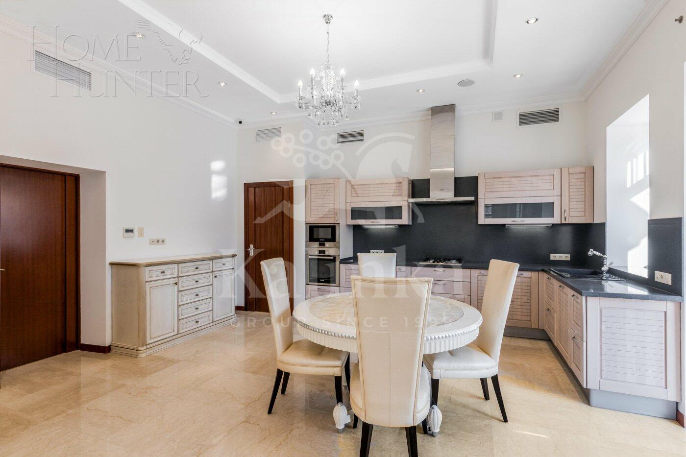 2-этажный коттедж 1 378 м² с отделкой