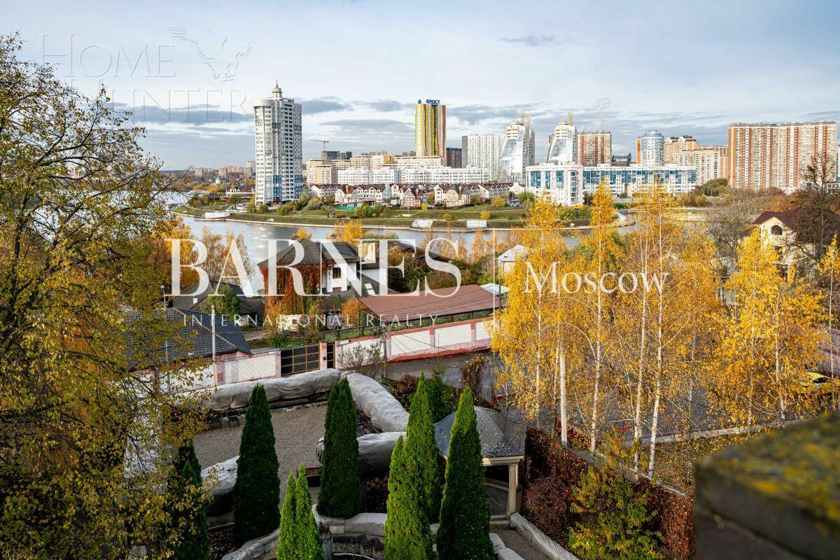 3-этажный коттедж 1 200 м² без отделки