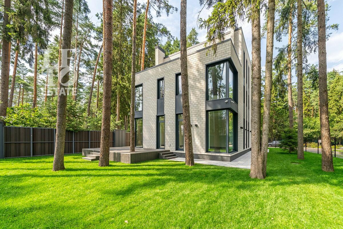 3-этажный коттедж 380 м² с отделкой