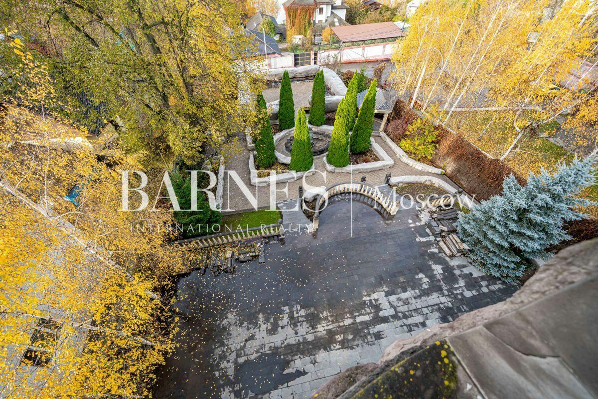 3-этажный коттедж 1 200 м² без отделки