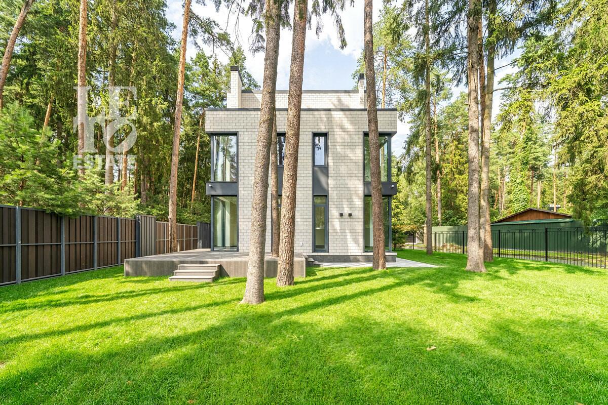 3-этажный коттедж 380 м² с отделкой