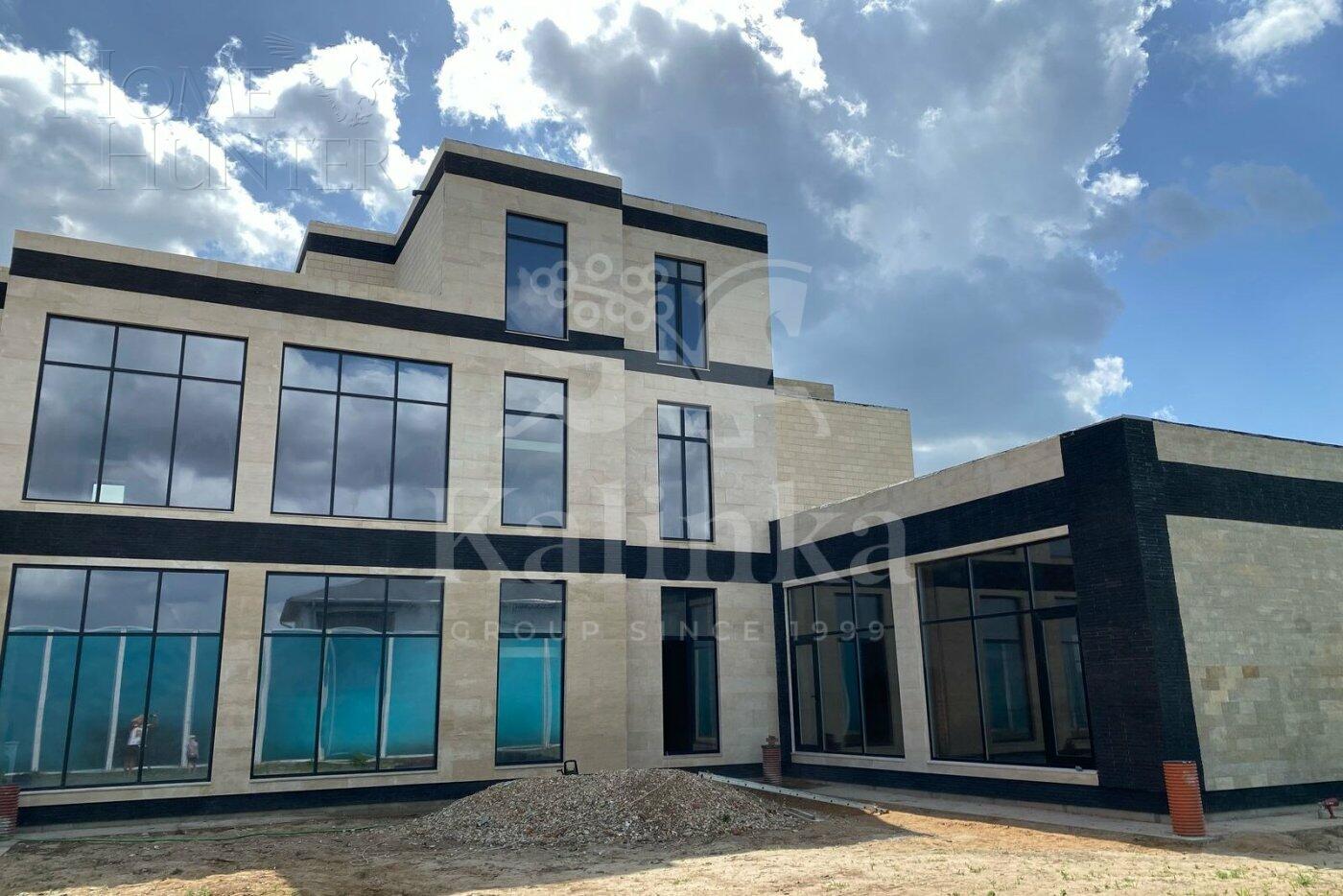 2-этажный коттедж 830 м² без отделки