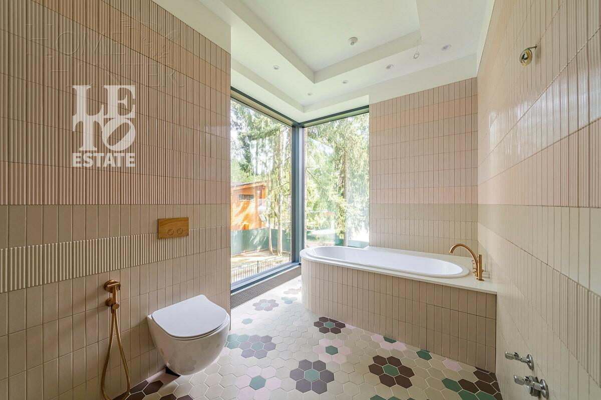 3-этажный коттедж 380 м² с отделкой