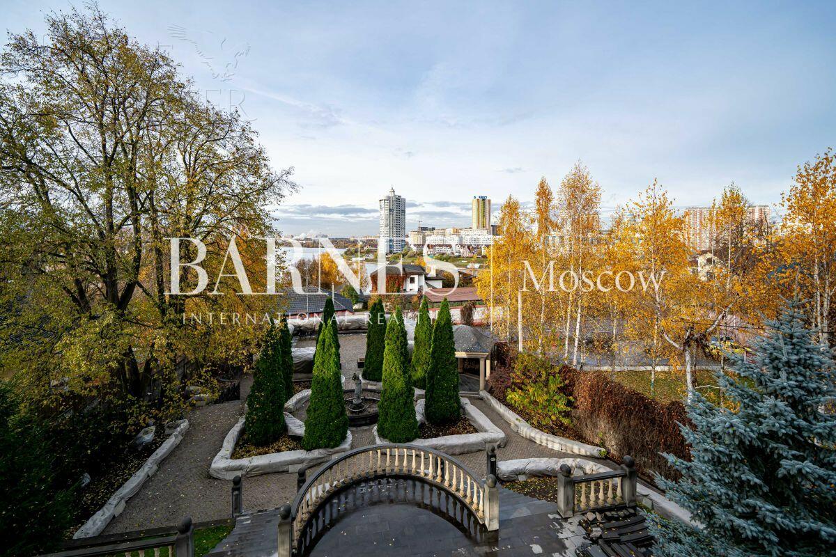 3-этажный коттедж 1 200 м² без отделки