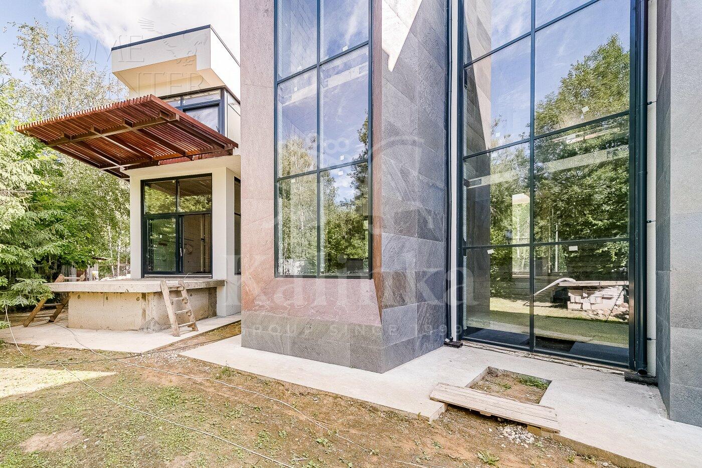 2-этажный коттедж 1 400 м² без отделки