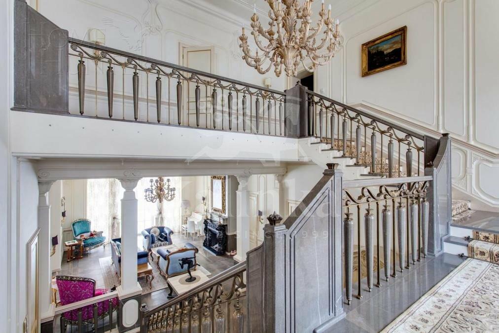 2-этажный коттедж 980 м² с отделкой