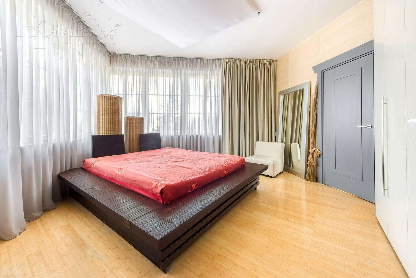 3-КОМН. КВАРТИРА С ОТДЕЛКОЙ 130 М² НА 2 ЭТАЖЕ