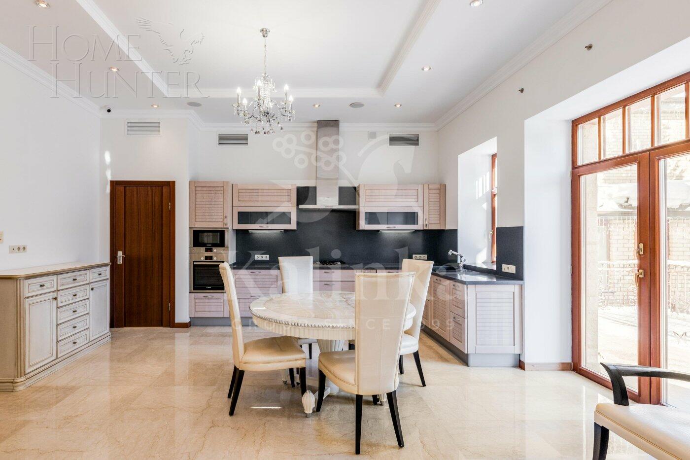2-этажный коттедж 1 378 м² с отделкой