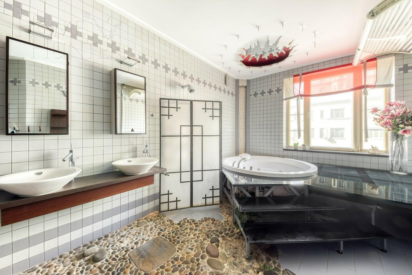 3-КОМН. КВАРТИРА С ОТДЕЛКОЙ 130 М² НА 2 ЭТАЖЕ