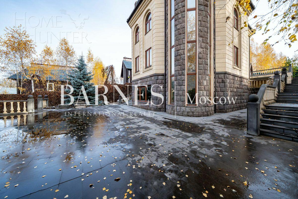 3-этажный коттедж 1 200 м² без отделки