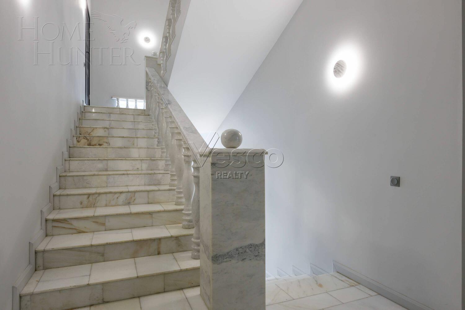 2-этажный коттедж 738 м² с отделкой