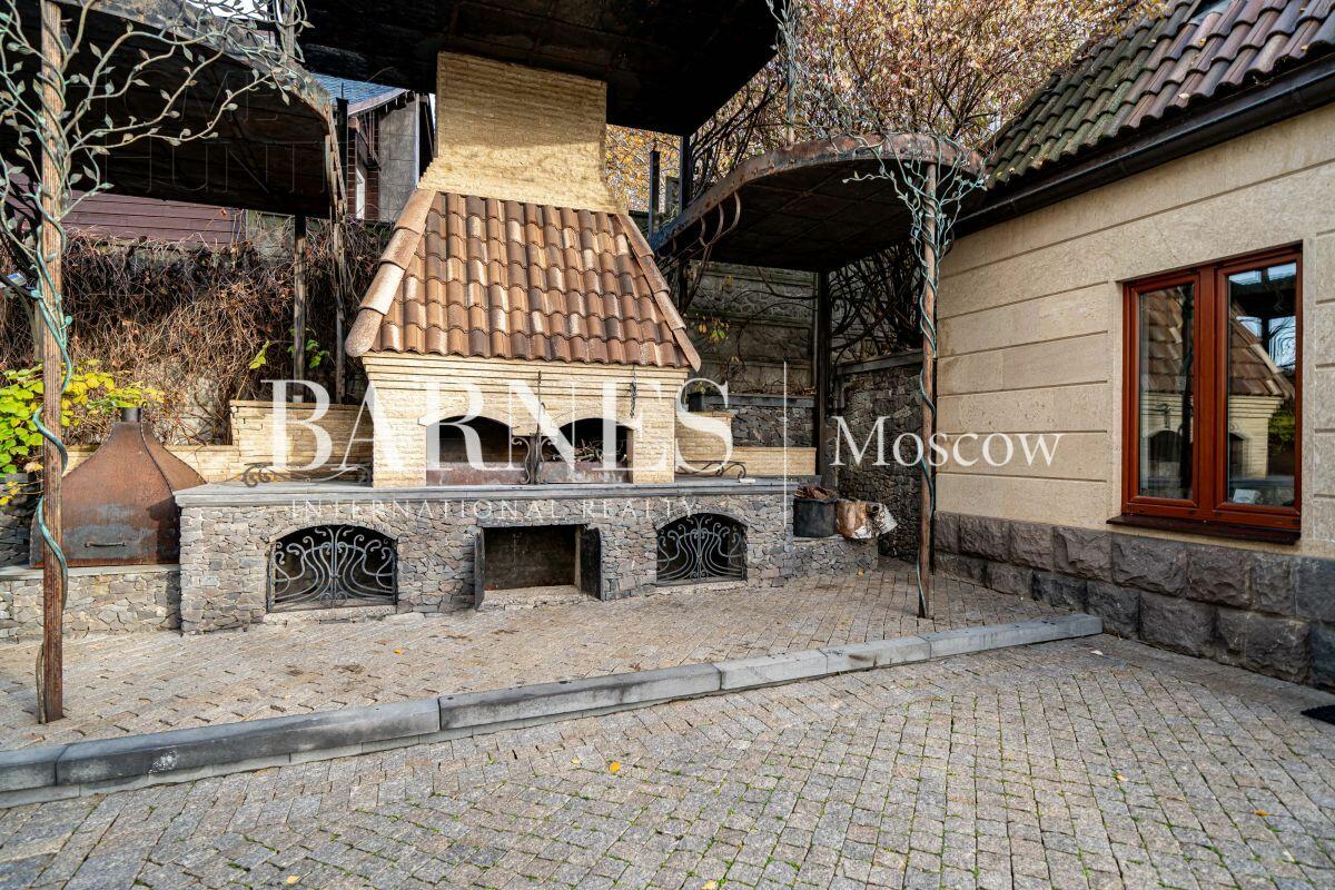 3-этажный коттедж 1 200 м² без отделки