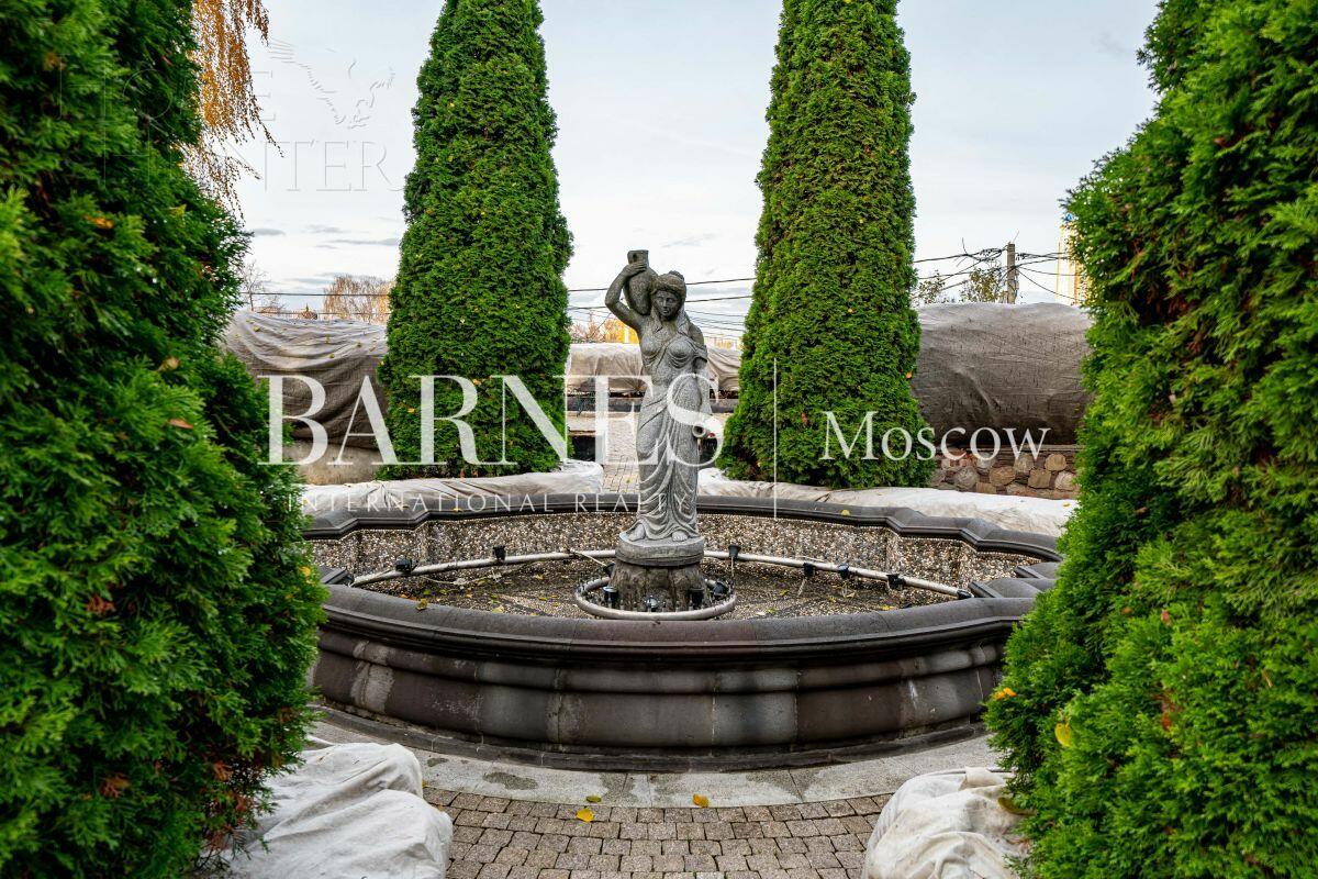 3-этажный коттедж 1 200 м² без отделки