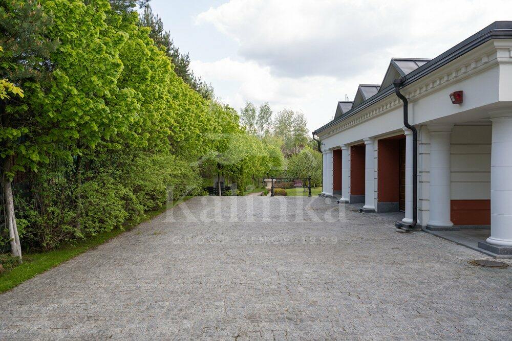 2-этажный коттедж 980 м² с отделкой