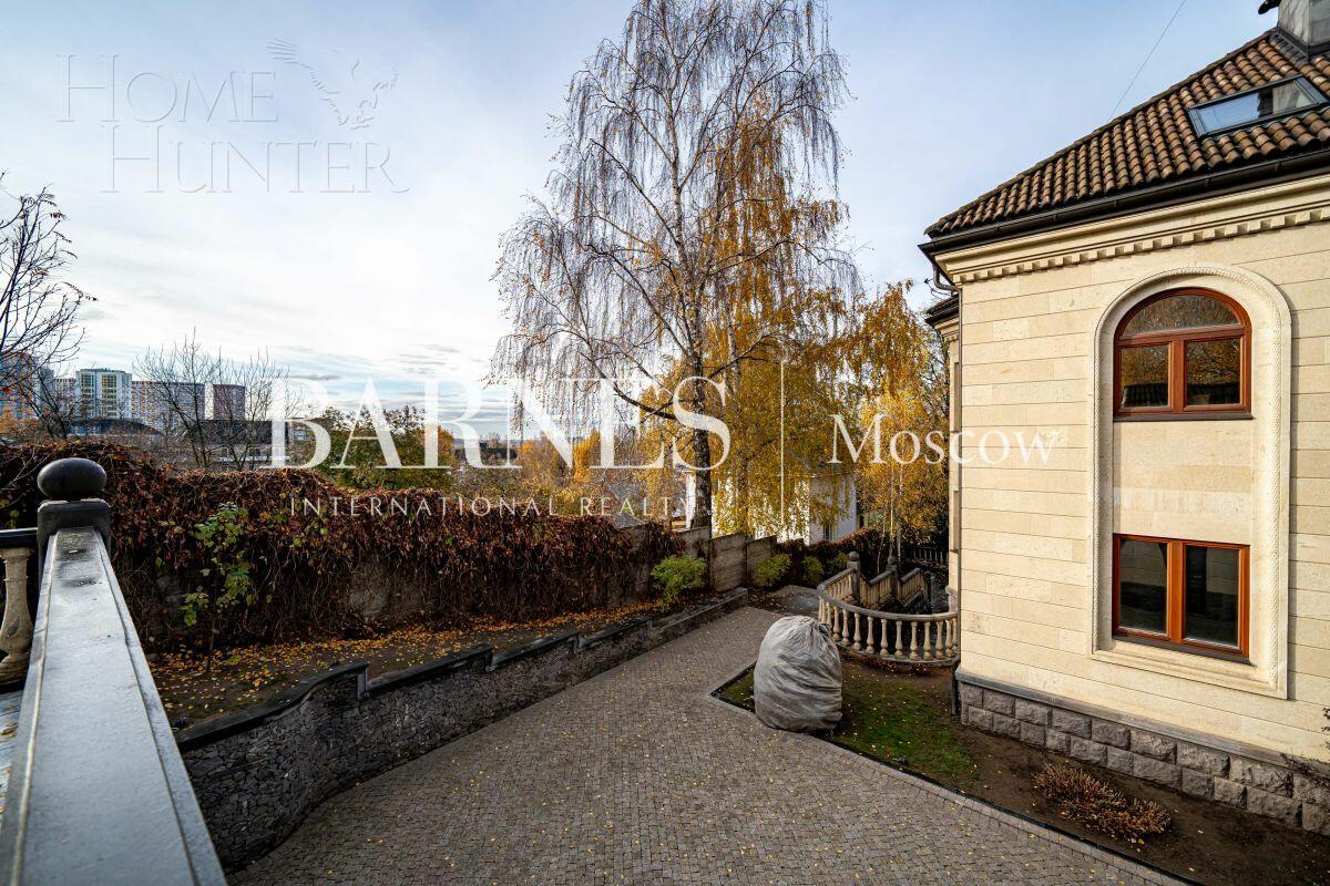 3-этажный коттедж 1 200 м² без отделки