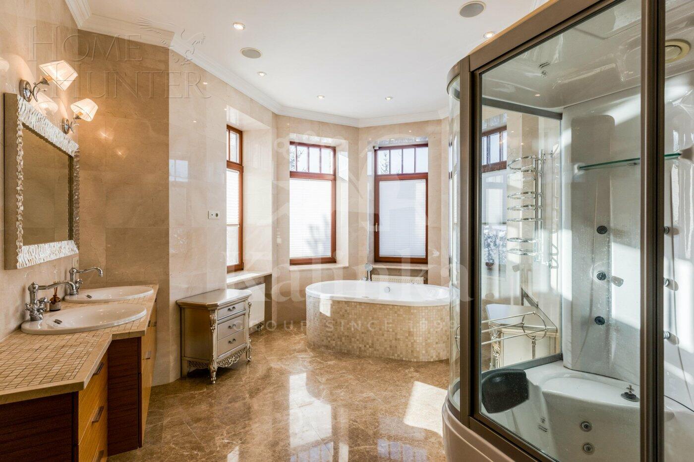 2-этажный коттедж 1 378 м² с отделкой