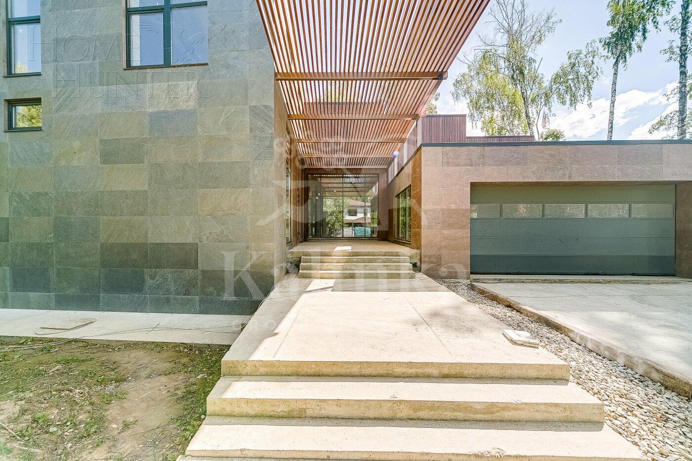 2-этажный коттедж 1 400 м² без отделки