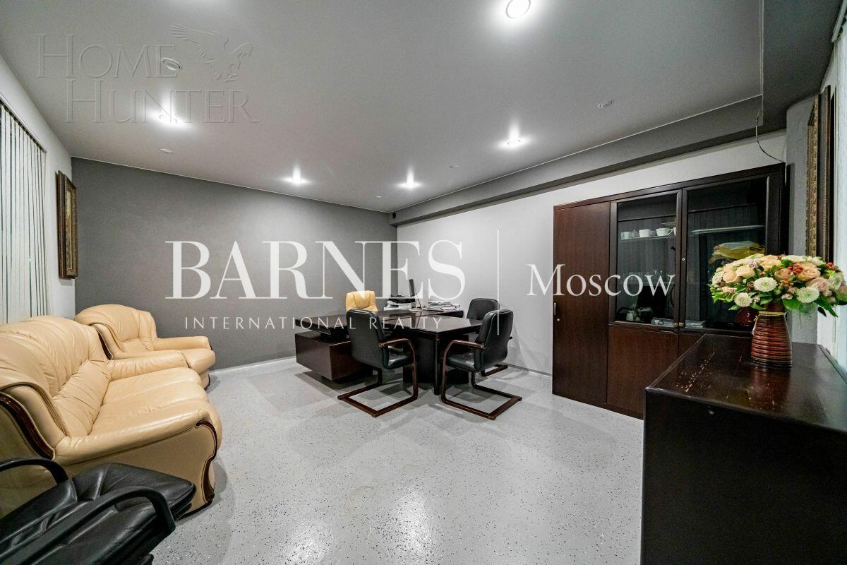 3-этажный коттедж 1 200 м² без отделки