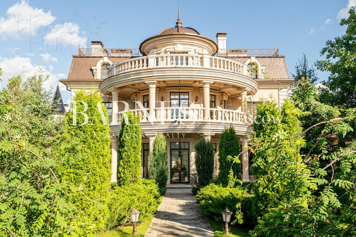 2-этажный коттедж 2 400 м² с отделкой