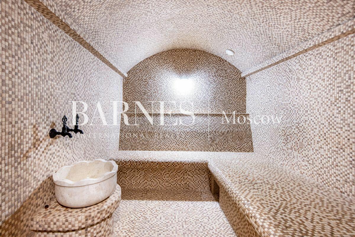 3-этажный коттедж 650 м² с отделкой