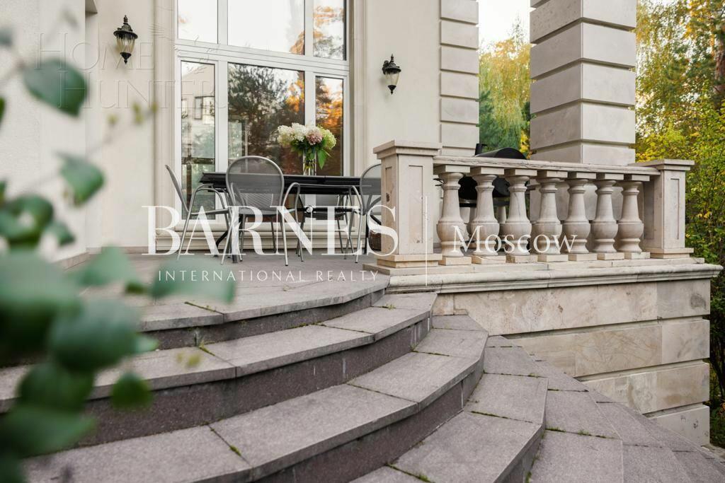 2-этажный коттедж 696 м² с отделкой