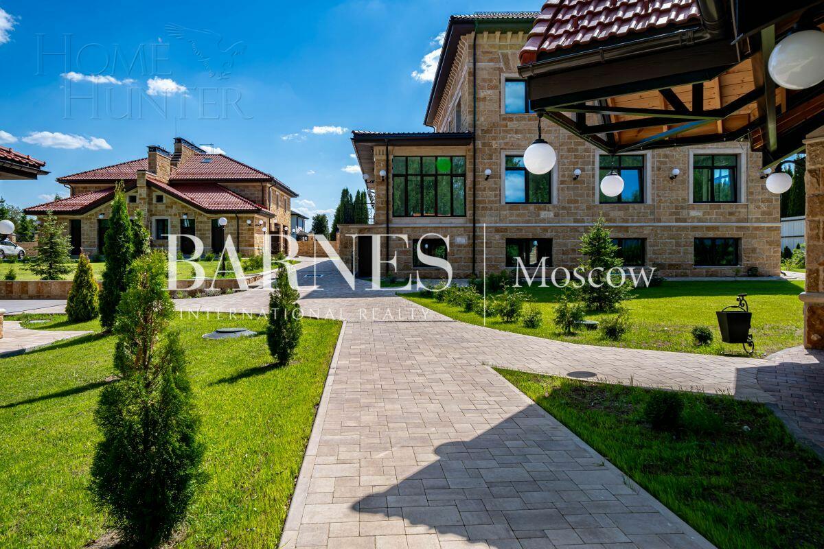 2-этажный коттедж 2 800 м² без отделки