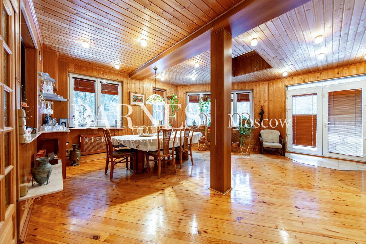 3-этажный коттедж 650 м² с отделкой