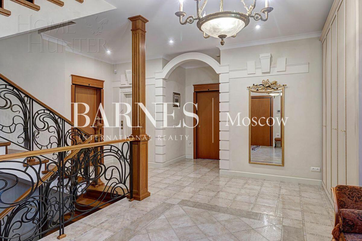 2-этажный коттедж 782.7 м² с отделкой