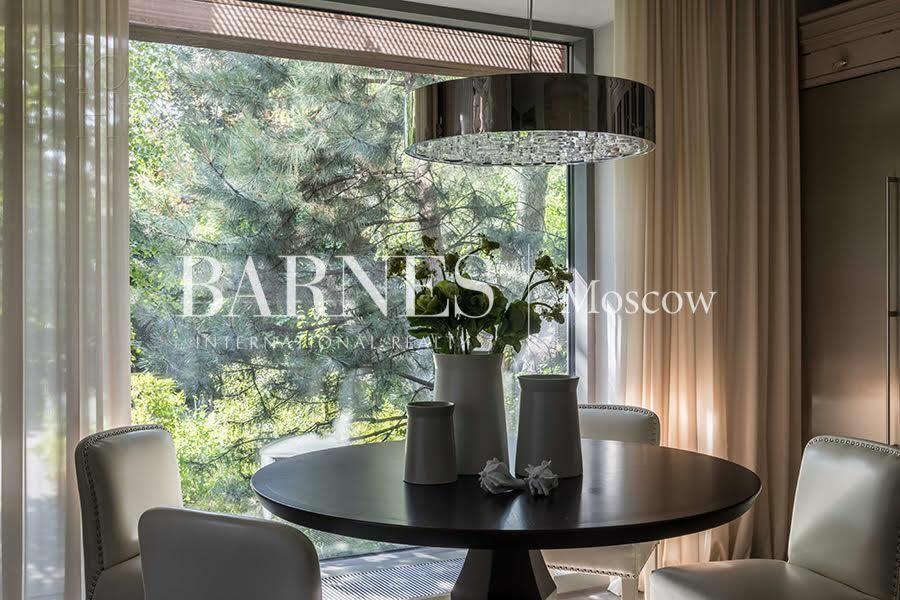 3-этажный коттедж 750 м² с отделкой