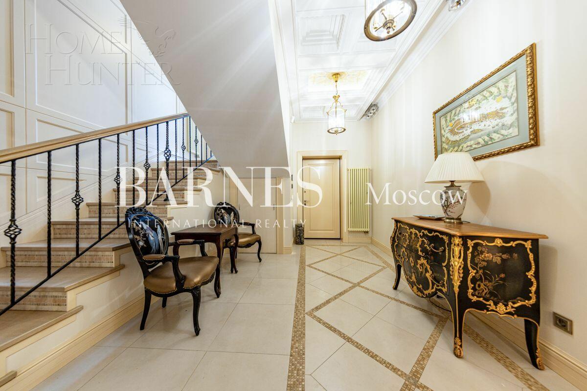 3-этажный таунхаус 430 м² с отделкой