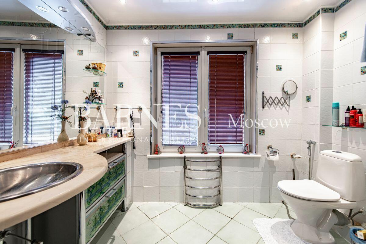 3-этажный коттедж 650 м² с отделкой