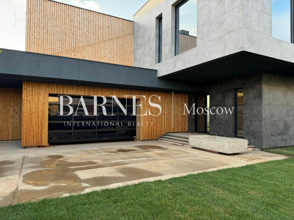 2-этажный коттедж 917.6 м² без отделки