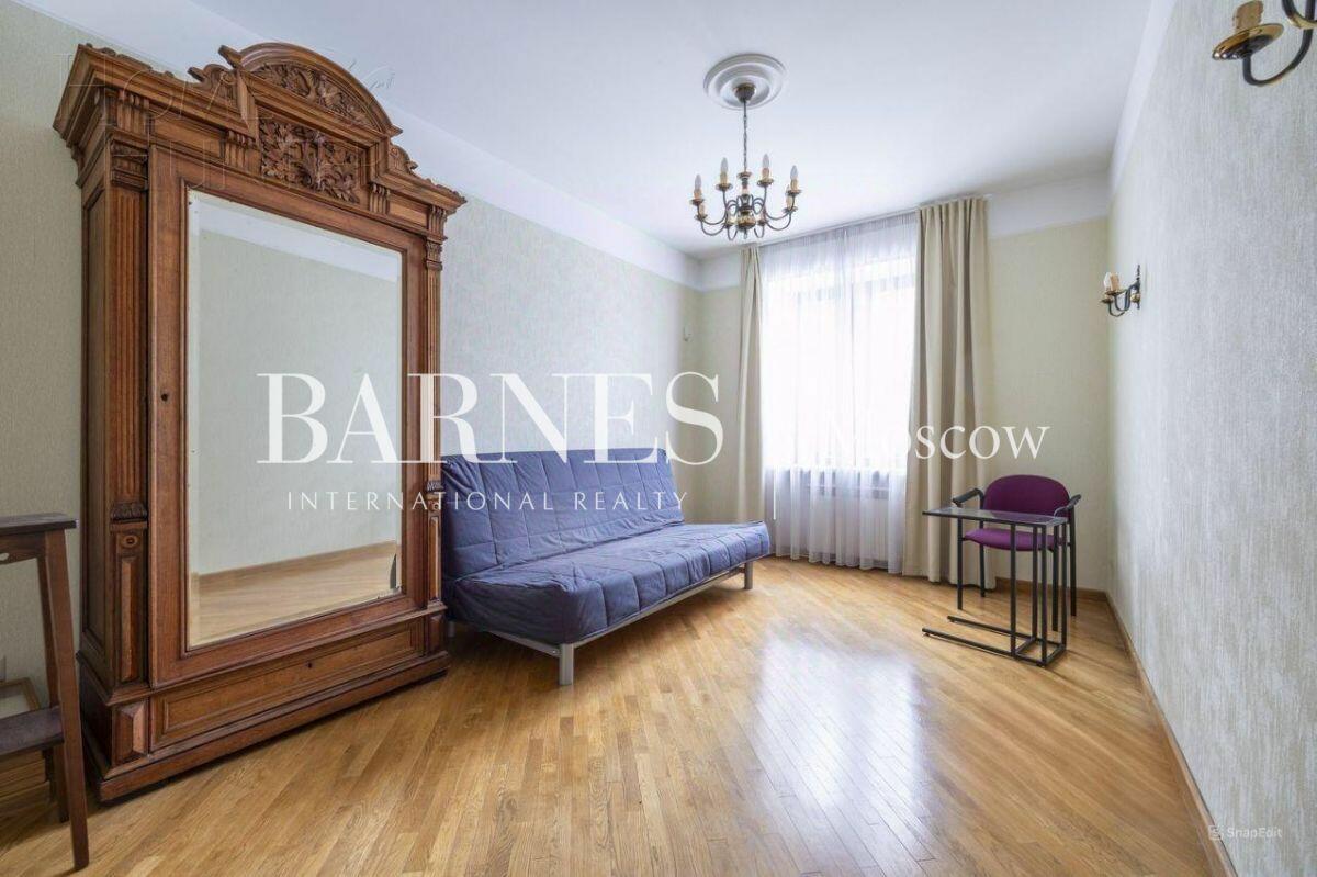 3-этажный коттедж 980 м² с отделкой