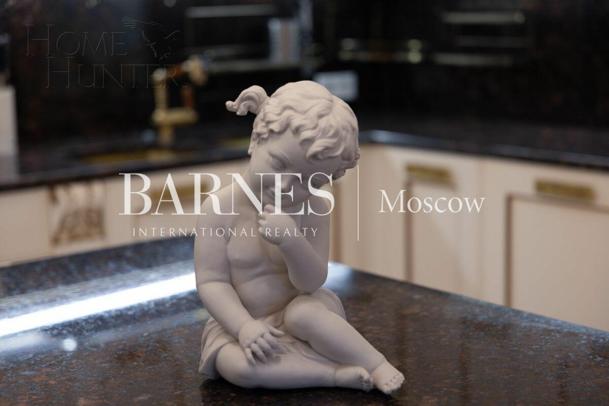 3-этажный таунхаус 700 м² с отделкой