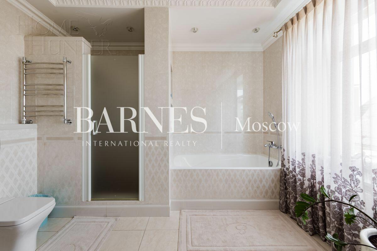 3-этажный коттедж 550 м² с отделкой