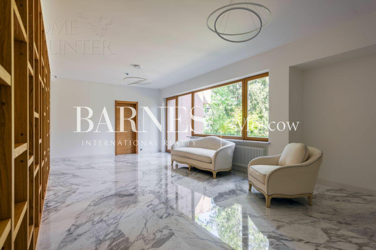 2-этажный коттедж 1 330 м² с отделкой