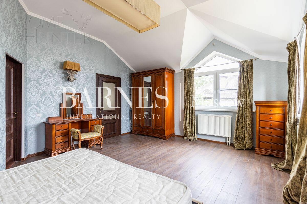 2-этажный коттедж 320 м² с отделкой