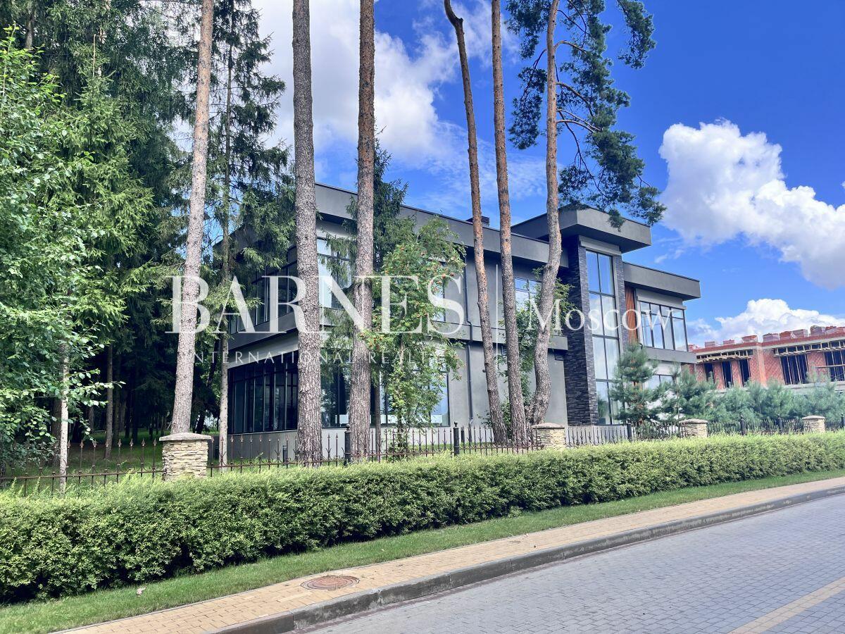 2-этажный коттедж 720 м² с отделкой