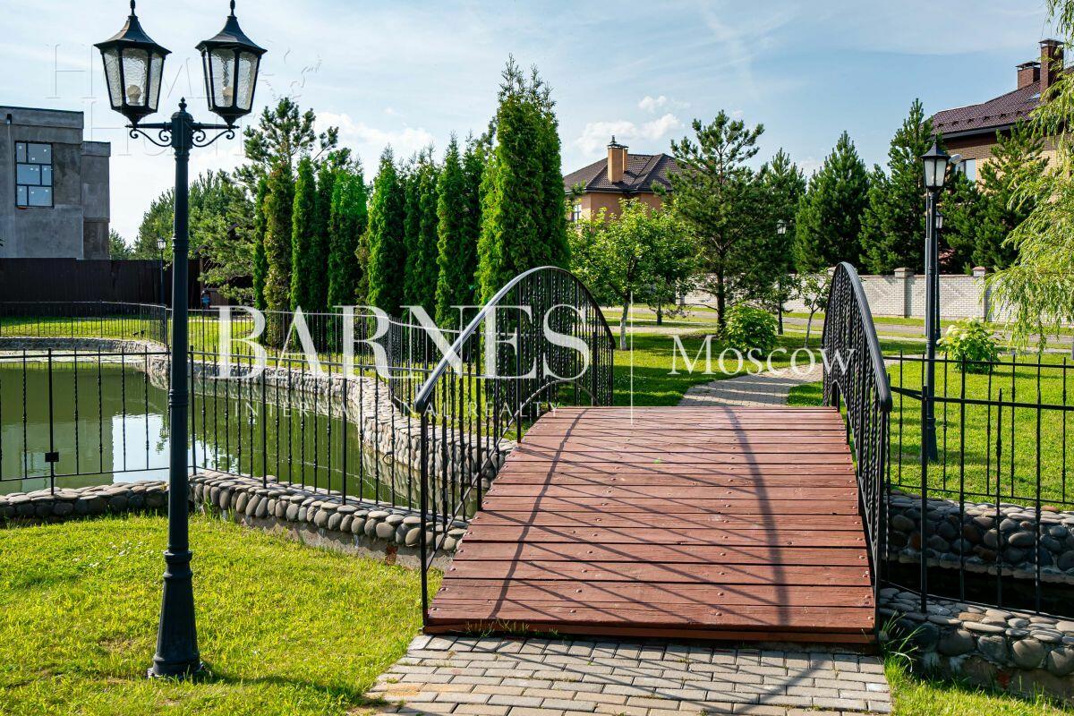 2-этажный коттедж 250 м² с отделкой