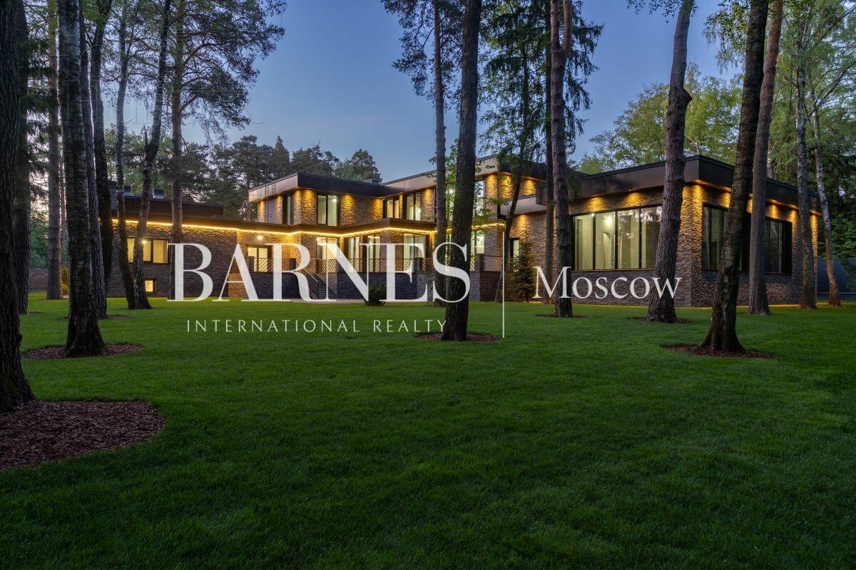 2-этажный коттедж 1 700 м² без отделки