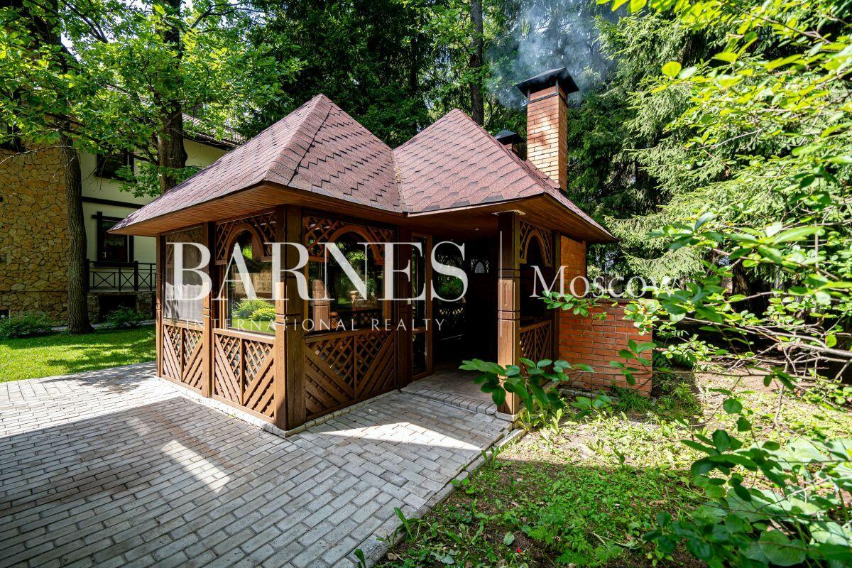 3-этажный коттедж 633 м² с отделкой